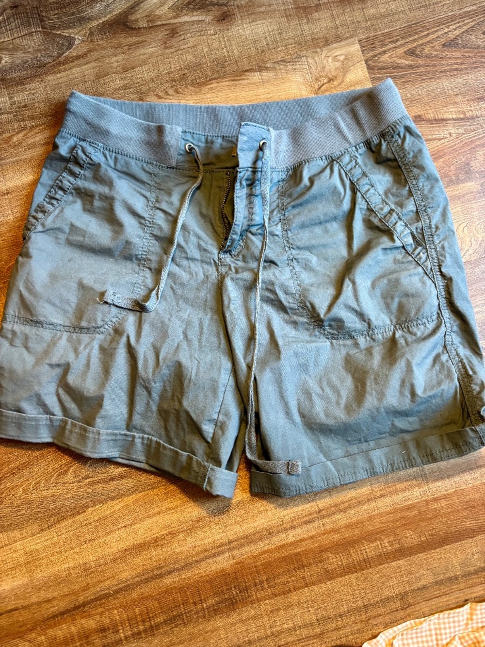 EUC women's STYLE & CO COTTON CHINO SHORTS 2 PAIR SIZE SMALL gray